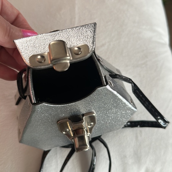 Vintage Silver Little Bag with Black Strap - Picture 7 of 12